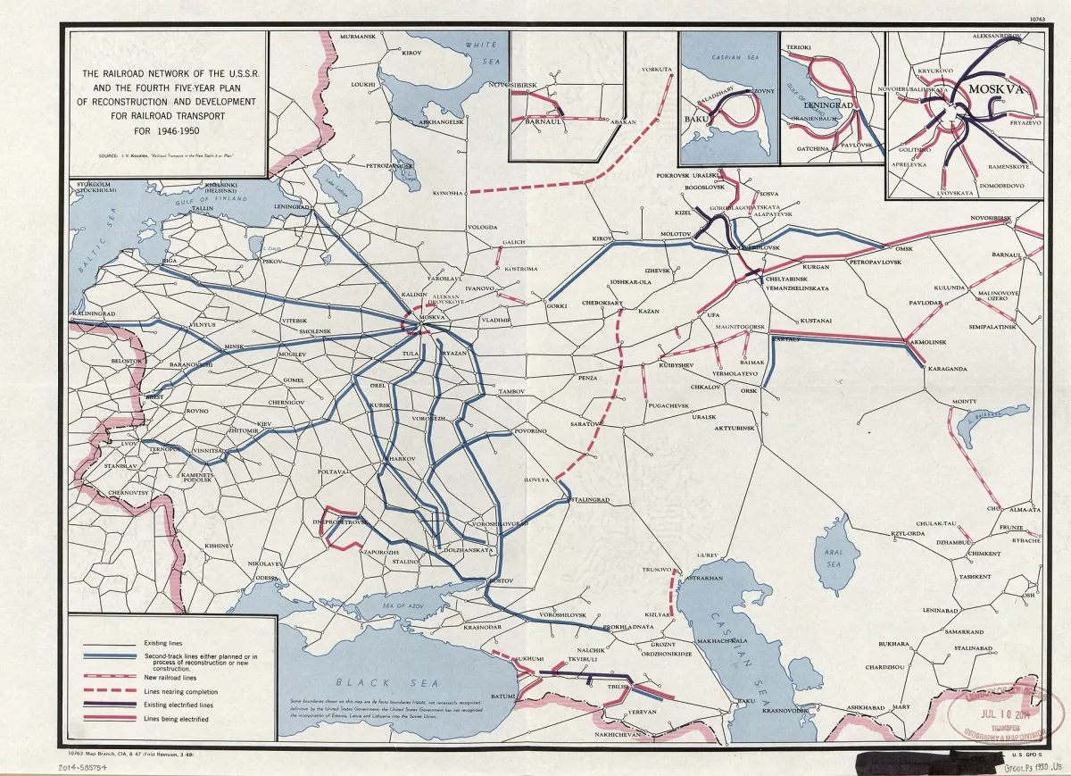 A printed map of the western Soviet Union covered in red, pink and blue rail lines, with a title block, a six-item legend and four regional inset maps.